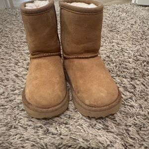 Toddler girl Ugg boots size 6